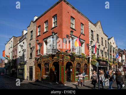 Le banchine, piastrelle in pub Vittoriano, Temple Bar, il quartiere culturale di Dublino, Dublino, Irlanda. Foto Stock