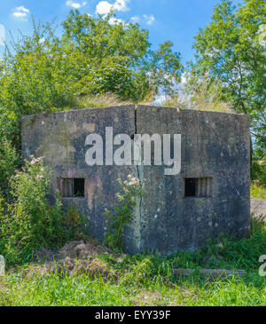 Un britannico Seconda Guerra Mondiale anti-invasione bunker, spesso noto come una scatola di pillole Foto Stock