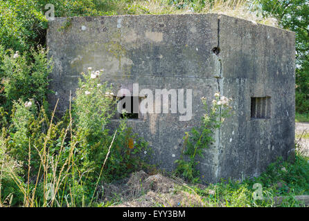 Un britannico Seconda Guerra Mondiale anti-invasione bunker, spesso noto come una scatola di pillole Foto Stock