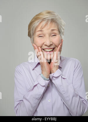 Close up di vecchi donna giapponese sorridente Foto Stock