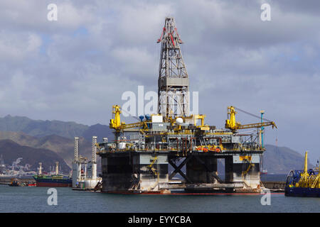 Piattaforma di perforazione in porto, Isole Canarie, Tenerife, Santa Cruz de Tenerife Foto Stock