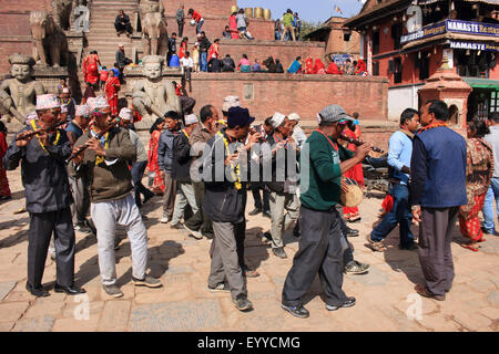 I musicisti in città, Nepal, Kathmandu Foto Stock