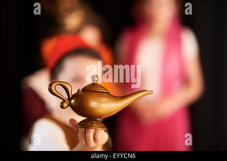 Aladdins lampada spettacolo per bambini Foto Stock