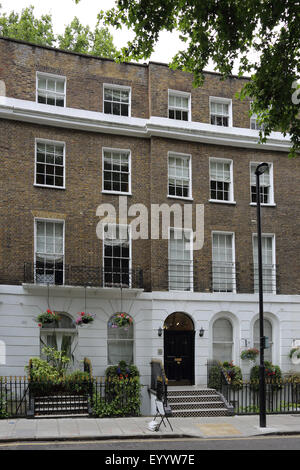 Cartwright Gardens, una mezzaluna di 5 piani di case Georgiane in area di Bloomsbury di Londra, Regno Unito Foto Stock