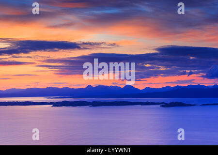 Vista dall'Isola di Skye con la terraferma a sunrise, Regno Unito, Scozia, Isola di Skye Foto Stock