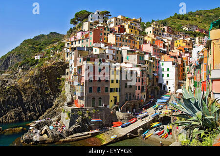 Borgo Riomaggiore presso la costa ligure, Italia, Liguria, Riomaggiore Foto Stock