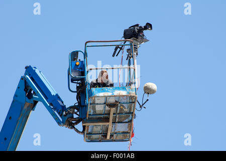 Professional sports video cameraman a Silverstone GP di F1 2015 su gru Foto Stock