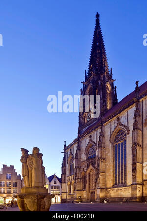Lamberti chiesa con Lamberti fontana di Muenster, Germania, Renania settentrionale-Vestfalia, Muensterland, Munster Foto Stock