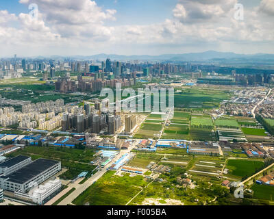 Vista aerea della proliferazione urbana nel quartiere Yinzhou di Ningbo, Foto Stock
