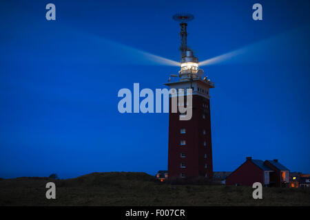 Faro sull isola di Helgoland nel crepuscolo, Germania, Schleswig-Holstein, Isola di Helgoland Foto Stock