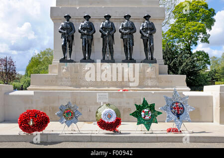 Londra, Inghilterra, Regno Unito. Le guardie Memorial divisionale (Harold Charlton Bradshaw / Gilbert Ledward; 1926) la sfilata delle Guardie a Cavallo Foto Stock