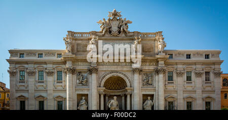 Edificio che si trova dietro la fontana di Trevi. Roma Italia. Foto Stock