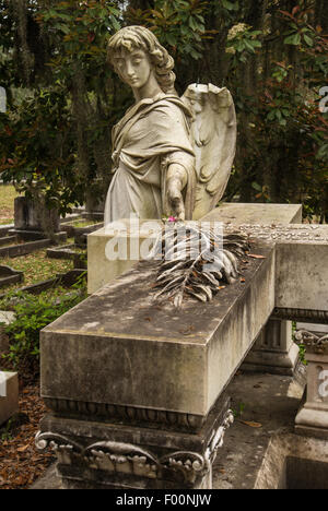 Lapide presso il cimitero Bonaventura vicino a Savannah in Thunderbolt, GEORGIA, STATI UNITI D'AMERICA Foto Stock