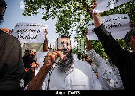 Londra, Regno Unito. 5 agosto 2015.FILE PIX: islamista radicale Anjem Choudary caricato con incoraggiante sostegno per uno Stato islamico (ISIS) Foto scattata xii di luglio, 2013. Credito: Guy Corbishley/Alamy Live News Foto Stock