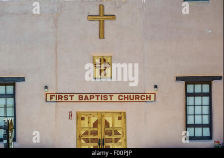 Spagnolo in stile Revival prima chiesa battista. Taos. Nuovo Messico. Stati Uniti d'America Foto Stock