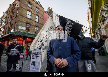 Londra, Regno Unito. 5 agosto 2015.FILE PIX: islamista radicale Anjem Choudary caricato con incoraggiante sostegno per uno Stato islamico (ISIS) Foto scattata il 22 di novembre, 2013. Credito: Guy Corbishley/Alamy Live News Foto Stock