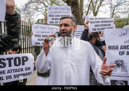 Londra, Regno Unito. 5 agosto 2015.FILE PIX: islamista radicale Anjem Choudary caricato con incoraggiante sostegno per uno Stato islamico (ISIS). Immagine presa 11 Aprile, 2014. Credito: Guy Corbishley/Alamy Live News Foto Stock