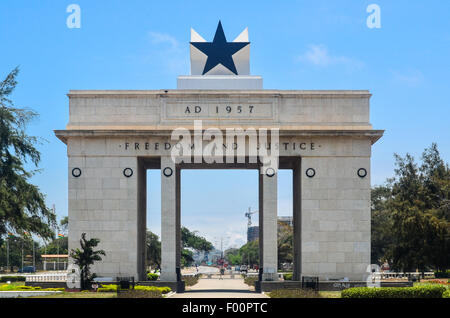 Piazza Indipendenza e la stella nera cancello in Accra, Ghana Foto Stock