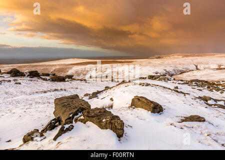 Una vista dal grande Mis Tor, Parco Nazionale di Dartmoor, Devon, Inghilterra, Regno Unito, Europa. Foto Stock