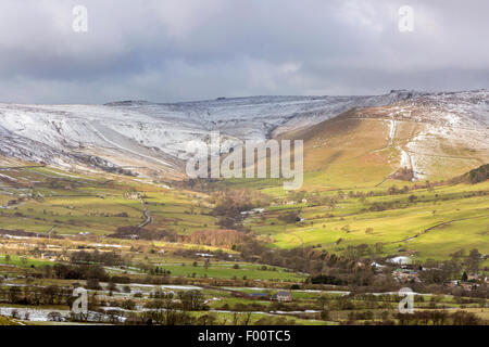 Vista sulla valle di Edale, High Peak District, parco nazionale di Peak District, Castelton, Derbyshire, England, Regno Unito, Europa Foto Stock