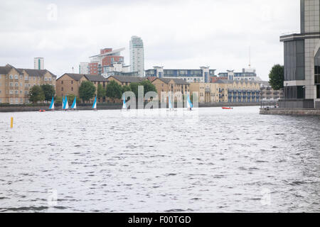 Persone vela presso la London Regatta Centre in Isle of Dogs, Londra. Foto Stock