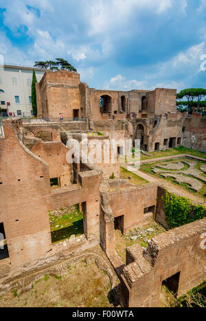 Antiche rovine delle camere del Domus Augustana. Foro Romano. Roma, Italia. Foto Stock