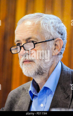 Belfast, Irlanda del Nord. 5 Ago, 2015.Jeremy Corbyn assiste l annuale Feile un Phobail (Festival del popolo) per un dibattito politico. Credito: Stephen Barnes/Alamy Live News Foto Stock