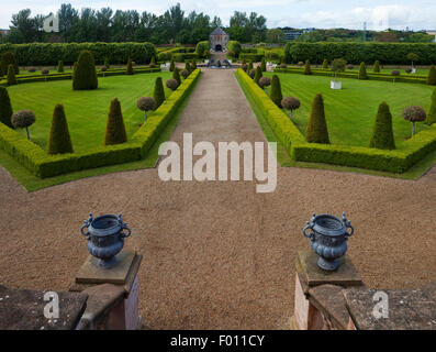 Rinnovato giardini formali presso il Museo di Arte Moderna di Kilmainham, Dublino, Irlanda Foto Stock