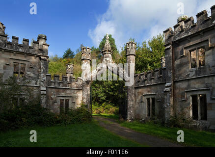 The Gatehouse a torri Ballysaggartmore - una follia Vittoriano, vicino a Lismore, nella contea di Waterford, Irlanda Foto Stock