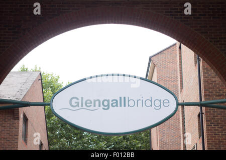 Un cartello stradale del ponte Glengall in Crosshour, Isle of Dogs, Londra. Foto Stock