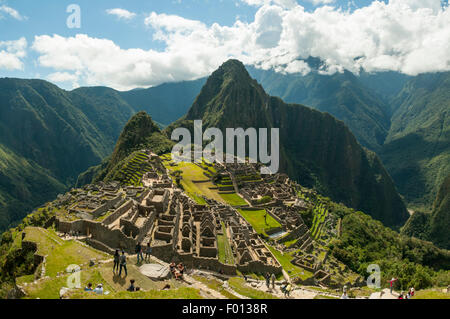 Rovine Inca di Machu Picchu da Guardiola, Perù Foto Stock