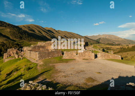 Rovine Inca di Puka Pukara Fortezza, Cuzco, Perù Foto Stock