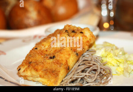 Close up di pesce cucinato in ristorante Foto Stock