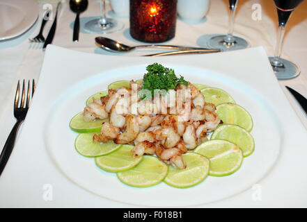 Piastra di gamberi al ristorante Foto Stock