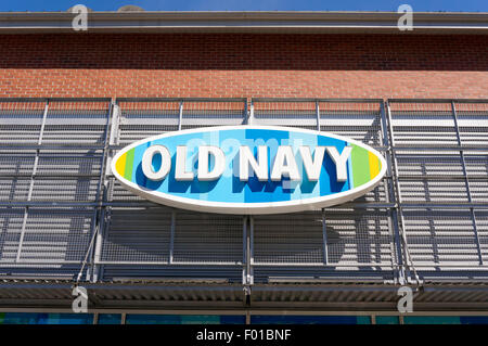 Old Navy negozio di abbigliamento al Park Royal Village Shopping Centre, West Vancouver, BC, Canada Foto Stock