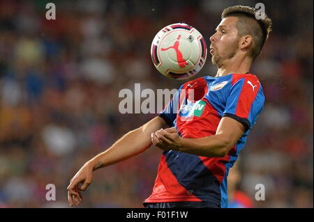 Pilsen, Repubblica Ceca. 5 Ago, 2015. Michal Duris di Plzen in azione durante il terzo turno di qualificazione della Champions League match di ritorno tra FC Viktoria Plzen e Maccabi Tel Aviv FC a Pilsen, Repubblica Ceca, mercoledì 5 agosto 2015. Credito: Pavel Nemecek/CTK foto/Alamy Live News Foto Stock