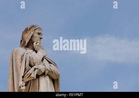 Statua di Dante Alighieri, piazza dei Signori, Verona, Italia Foto Stock