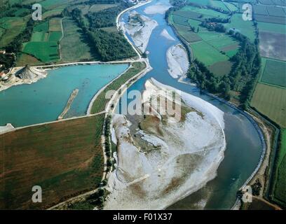 Vista aerea del fiume Adda nei pressi di Rivolta d'Adda - Provincia di Cremona, Lombardia, Italia Foto Stock