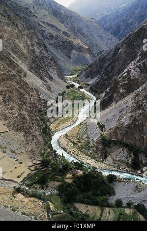 Sentiero per l'Afghanistan Kafiristan regione, Pakistan. Foto Stock