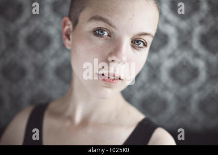 Ritratto di una giovane donna Foto Stock