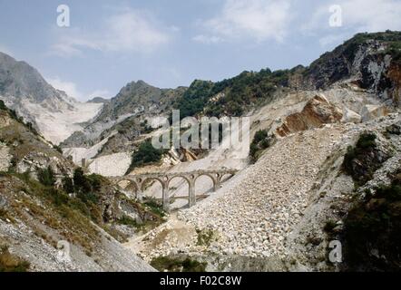 Ponti di Vara a Fantiscritti cave di marmo di Carrara, Alpi Apuane, Toscana, Italia. Foto Stock