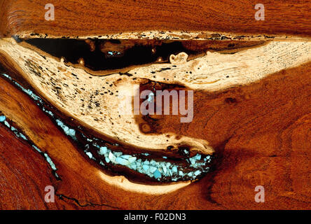 Burled redwood e inset blu sfondo turchese. Foto Stock