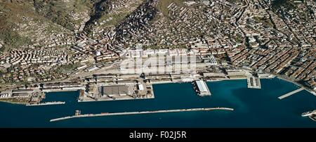 Vista aerea del vecchio porto franco di porto franco Vecchio) di Trieste - Regione Friuli Venezia Giulia, Italia. Foto Stock