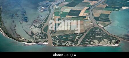 Vista aerea del Delta del Po (Po bocca), Bocche del Po di Goro e di Gnocca - confine tra Emilia Romagna e Veneto, Italia. Foto Stock