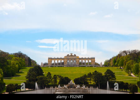 Palazzo di Schonbrunn giardini e Gloriette , Austria Foto Stock