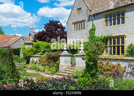 I giardini di Lytes Carey Manor, una proprietà del National Trust nel Somerset, Inghilterra, Regno Unito Foto Stock