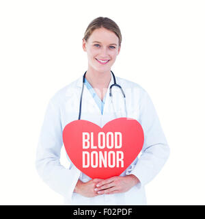 Immagine composita del medico tenendo cuore rosso card Foto Stock