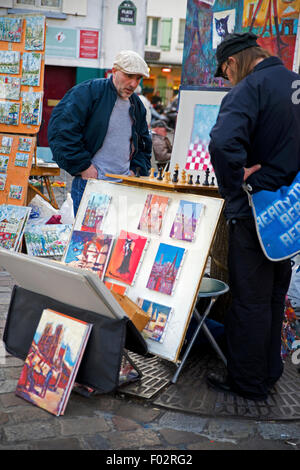 Due artisti a giocare a scacchi in Place de Tertre, dal Sacre Coeur, Parigi Foto Stock