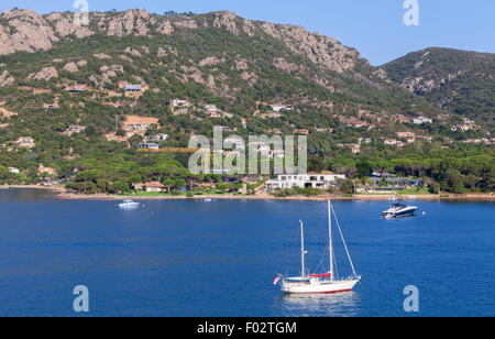 Il paesaggio costiero di Porto-Vecchio bay, Corsica, Francia Foto Stock