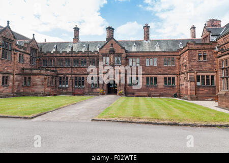 Esterno del Gladstone biblioteca di Hawarden il Galles del Nord ha stabilito dal Primo ministro britannico William Ewart Gladstone Foto Stock